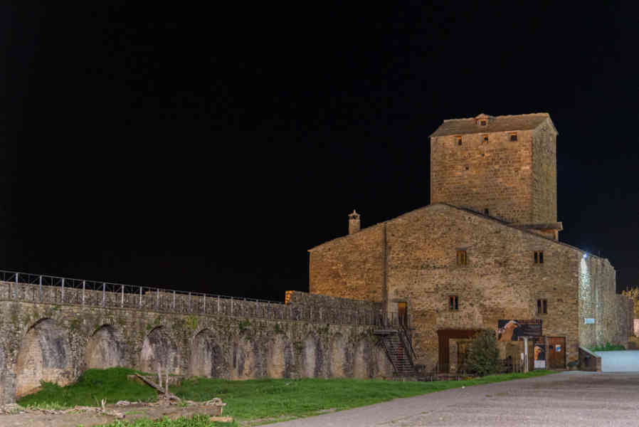 Huesca - Ainsa 48 - torre del Homenaje - Eco museo.jpg